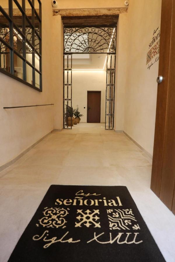 Casa Senorial Del Siglo XVIII Aparthotel Sevilla Eksteriør bilde