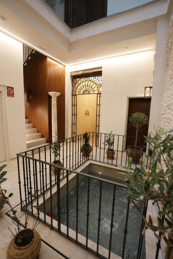 Casa Senorial Del Siglo XVIII Aparthotel Sevilla Eksteriør bilde
